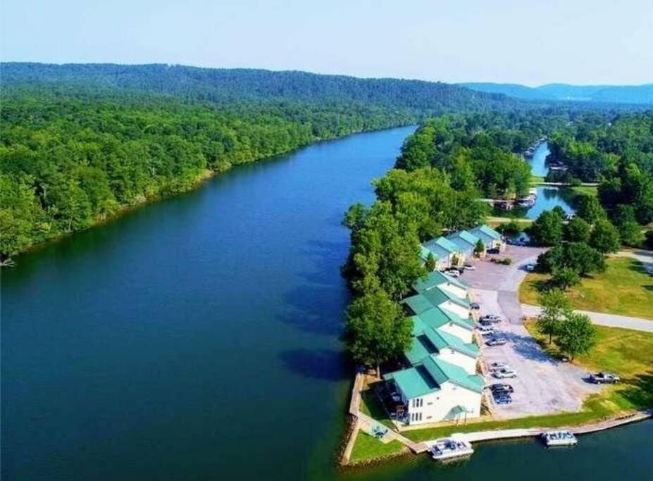 הוט ספרינגס Perfect Lake Retreat מראה חיצוני תמונה